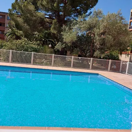 Tres Bel Appartement T2 * Йер